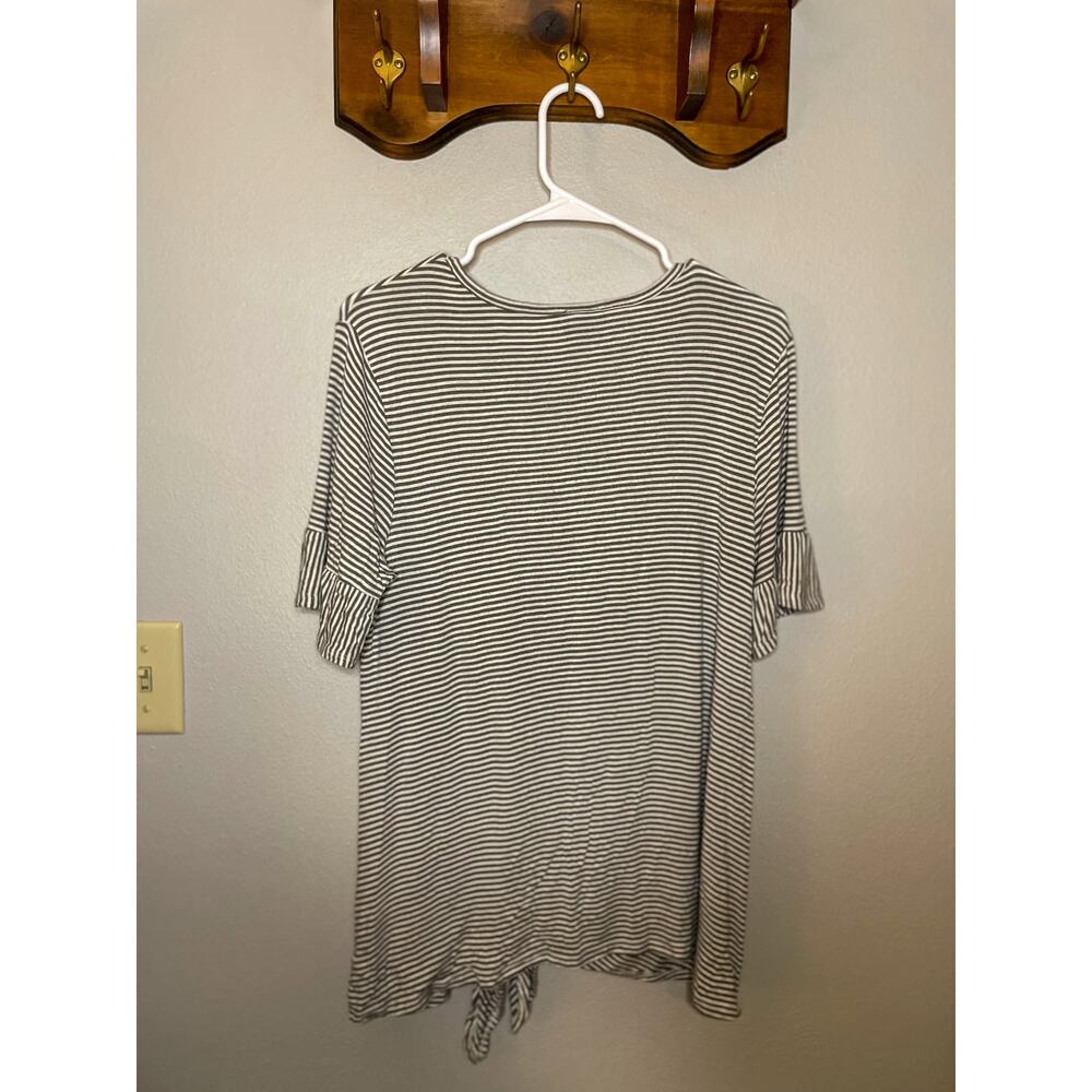 Bobeau Green Striped Tie Front Women's T-Shirt Size L - Picture 3 of 7